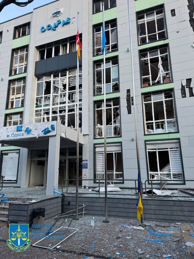 Атака дронів на Одесу: без світла та тепла залишилось понад 500 будинків, пошкоджена дитяча поліклініка Атака дронів на Одесу: без світла та тепла залишилось понад 500 будинків, пошкоджена дитяча поліклініка