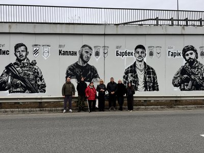 «Були професійними бійцями та цвітом нашої нації»: біля Полтави створили мурал загиблим воїнам «Були професійними бійцями та цвітом нашої нації»: біля Полтави створили мурал загиблим воїнам