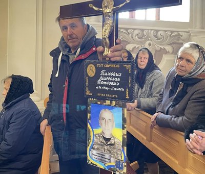 Похорон військового Мирослава Пиховича, Тернопільщина, листопад 2024 Похорон військового Мирослава Пиховича, Тернопільщина, листопад 2024
