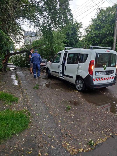 Наслідки негоди у Львові Наслідки негоди у Львові