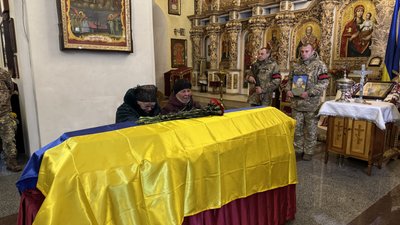 У Полтаві попрощались із 44-річним військовослужбовцем Юрієм Дудником У Полтаві попрощались із 44-річним військовослужбовцем Юрієм Дудником