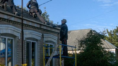 пошкоджені будинки ремонт команди відбудови громадської організації "Схід SOS" допомога Слов’янськ Донецька область 23 жовтня 2024 рік пошкоджені будинки ремонт команди відбудови громадської організації "Схід SOS" допомога Слов’янськ Донецька область 23 жовтня 2024 рік