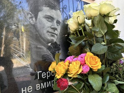 На Вінниччині на честь загиблого Михайла Насадюка відкрили пам'ятну дошку На Вінниччині на честь загиблого Михайла Насадюка відкрили пам'ятну дошку
