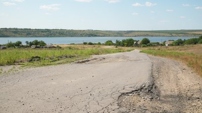 "Швидка допомога може їхати дві години": жителі Миколаївщини скаржаться на відсутність дороги "Швидка допомога може їхати дві години": жителі Миколаївщини скаржаться на відсутність дороги
