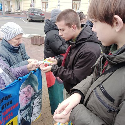 Пластуни поділилися вогнем миру із учасниками акції, 12 грудня 2025 року, Хмельницький Пластуни поділилися вогнем миру із учасниками акції, 12 грудня 2025 року, Хмельницький