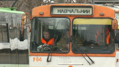 Хотіла навчитися водити: у Черкасах навчають керувати тролейбусами Хотіла навчитися водити: у Черкасах навчають керувати тролейбусами
