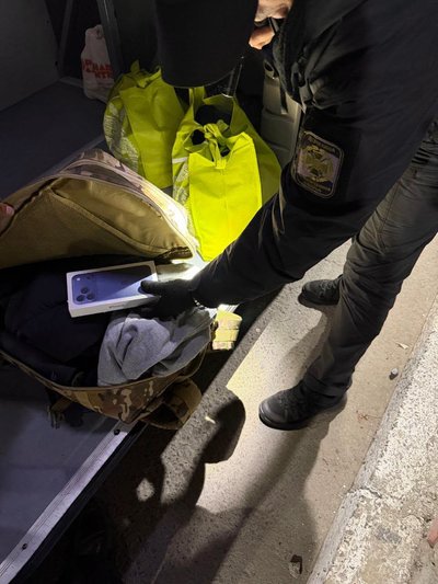 У пункті пропуску «Шегині» виявили незадекларовані смартфони та одяг на 700 тис. грн У пункті пропуску «Шегині» виявили незадекларовані смартфони та одяг на 700 тис. грн
