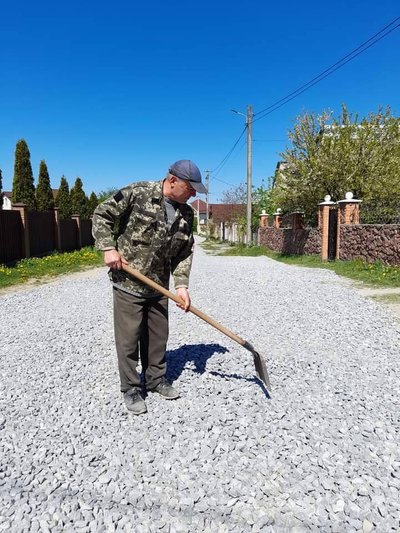 Жителі села на Житомирщині зібрали 40 тисяч гривень та самостійно відремонтували дорогу Жителі села на Житомирщині зібрали 40 тисяч гривень та самостійно відремонтували дорогу