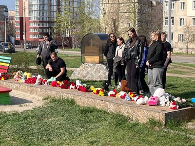 Роковини удару РФ по дитмайданчику у Кривому Розі: фоторепортаж Роковини удару РФ по дитмайданчику у Кривому Розі: фоторепортаж
