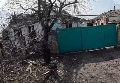 "Білі янголи" евакуювали п'ятьох людей зі зруйнованого району Покровська