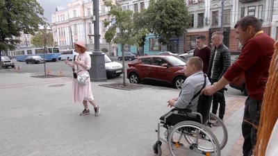 Для оборонців, які перебувають у Вінниці на реабілітації, проводять екскурсії містом Для оборонців, які перебувають у Вінниці на реабілітації, проводять екскурсії містом