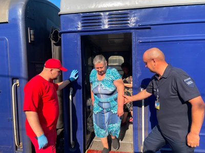 Прийняли 30 переселенців із Донеччини: на Рівненщину прибув десятий евакуаційний потяг