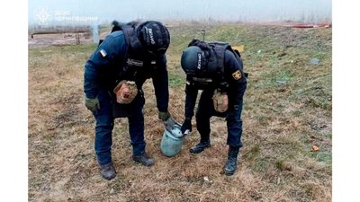 Російський БпЛА на Чернігівщині: сапери ДСНС виявили та знищили вибухонебезпечні предмети Російський БпЛА на Чернігівщині: сапери ДСНС виявили та знищили вибухонебезпечні предмети