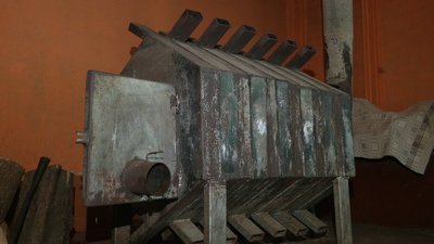 Український прапор: під час окупації Чернігівщини росіяни намагались спалити стяг у грубі Український прапор: під час окупації Чернігівщини росіяни намагались спалити стяг у грубі