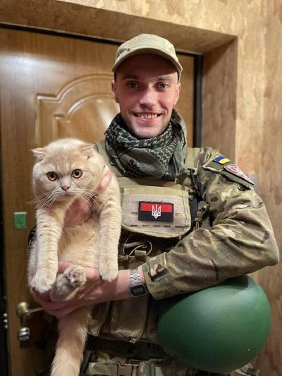 Михайло Міхеєв з котом Френком Михайло Міхеєв з котом Френком
