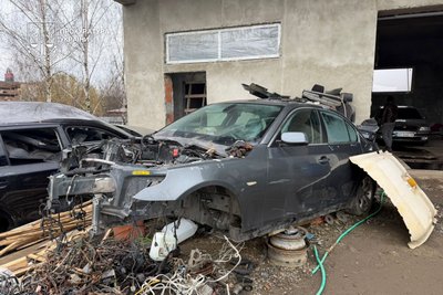 Продавав автомобілі, ввезені як гуманітарна допомога для ЗСУ: на Закарпатті судитимуть підозрюваного Продавав автомобілі, ввезені як гуманітарна допомога для ЗСУ: на Закарпатті судитимуть підозрюваного
