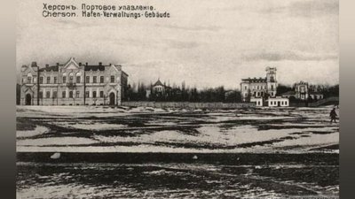 Через обстріл РФ згоріла будівля Адміністрації Херсонського морпорту. Яке її історичне значення