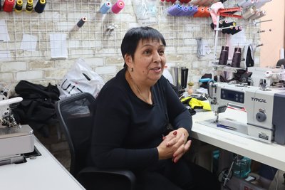 В Охтирці шиють одяг з патріотичними принтами за грантові кошти В Охтирці шиють одяг з патріотичними принтами за грантові кошти