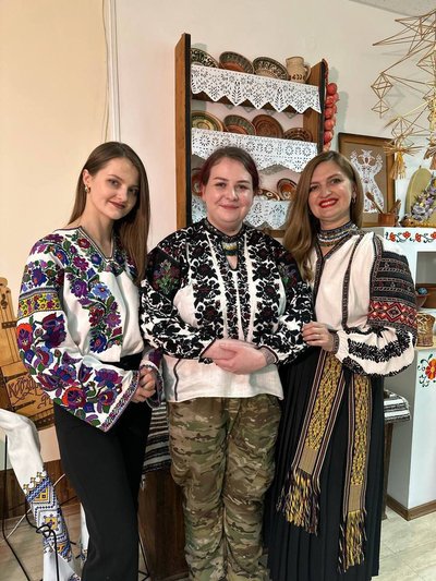 Вишивальниці з Тернополя, захисниця "Азовсталі" Пташка, Катерина Поліщук Вишивальниці з Тернополя, захисниця "Азовсталі" Пташка, Катерина Поліщук