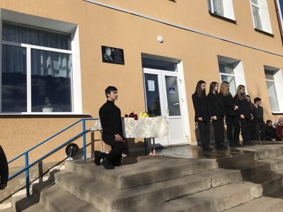 В Одеській області відкрили меморіальну дошку на честь військового, який загинув у боях на Донеччині В Одеській області відкрили меморіальну дошку на честь військового, який загинув у боях на Донеччині