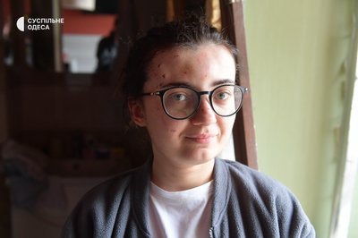 "Якби я там лежала, то мене б вже не було": РФ ударила по житловим будинкам Одеси в ніч на 1 червня "Якби я там лежала, то мене б вже не було": РФ ударила по житловим будинкам Одеси в ніч на 1 червня