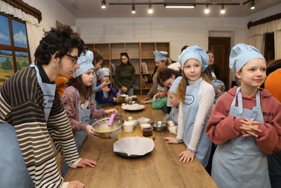 Херсон, Німеччина, вишневий пиріг, майстерклас, діти Херсон, Німеччина, вишневий пиріг, майстерклас, діти