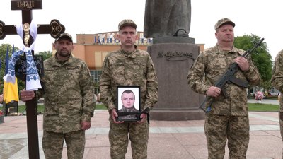 З військовими Володимиром Коцуром та Махайлом Бараболею попрощалися у Рівному З військовими Володимиром Коцуром та Махайлом Бараболею попрощалися у Рівному
