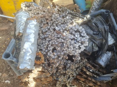 На Житомирщині батько з синами виготовляють складові до дронів На Житомирщині батько з синами виготовляють складові до дронів