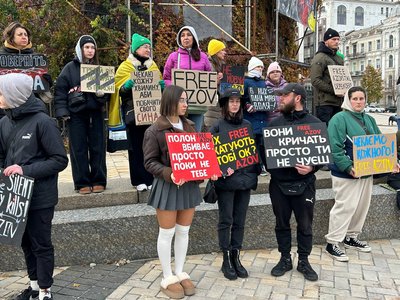 "У них одна мрія — воля": в Києві пройшла акція щодо військовополонених "У них одна мрія — воля": в Києві пройшла акція щодо військовополонених