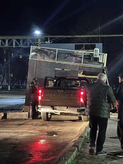 В Конотопі автівка врізалася у маф. На водія склали три адмінпротоколи В Конотопі автівка врізалася у маф. На водія склали три адмінпротоколи