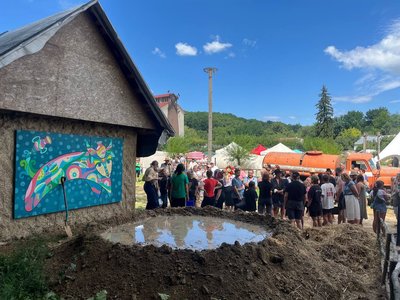 "Місили-мазали": у Холодному Яру на Черкащині триває фестиваль "Крутий заміс" "Місили-мазали": у Холодному Яру на Черкащині триває фестиваль "Крутий заміс"