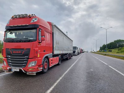 Польські протестувальники блокують рух вантажівок у ПП "Рава-Руська – Гребенне" Польські протестувальники блокують рух вантажівок у ПП "Рава-Руська – Гребенне"