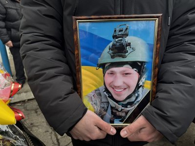 У Старому селі на Сумщині поховали солдата Руслана Тарана У Старому селі на Сумщині поховали солдата Руслана Тарана