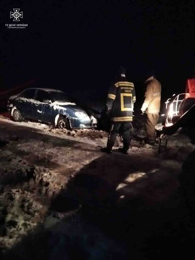 Негода на Житомирщині: у снігові замети потрапили пів сотні машин Негода на Житомирщині: у снігові замети потрапили пів сотні машин