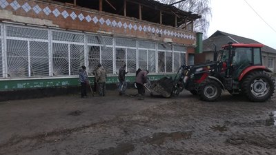 Продавчиню привалило бетонними плитами: що відомо про атаку РФ по магазину в Понорницькій громаді на Чернігівщині Продавчиню привалило бетонними плитами: що відомо про атаку РФ по магазину в Понорницькій громаді на Чернігівщині