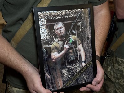 У Полтаві попрощаються із воїнами Максимом Бакшанським та Володимиром Дейнекою У Полтаві попрощаються із воїнами Максимом Бакшанським та Володимиром Дейнекою