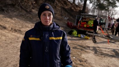 У Чернігові рятувальники показали дітям, як рятувати людей на кризі У Чернігові рятувальники показали дітям, як рятувати людей на кризі