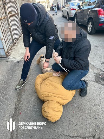 Посадовця Міноборони та його спільників з Одещини підозрюють у "продажі непридатності" до армії — ДБР Посадовця Міноборони та його спільників з Одещини підозрюють у "продажі непридатності" до армії — ДБР