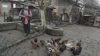 сама в селі сама в селі