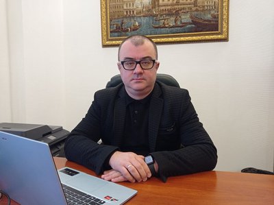 «Кожен вечір концерти». Мешканці будинку на Янгеля у Дніпрі скаржаться на шум та підтоплення у квартирі через сусідку «Кожен вечір концерти». Мешканці будинку на Янгеля у Дніпрі скаржаться на шум та підтоплення у квартирі через сусідку