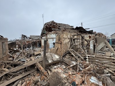 “Ми всі залишились бомжами”. Російська армія вдарила безпілотником по будинках у Стецьківці на Сумщині “Ми всі залишились бомжами”. Російська армія вдарила безпілотником по будинках у Стецьківці на Сумщині