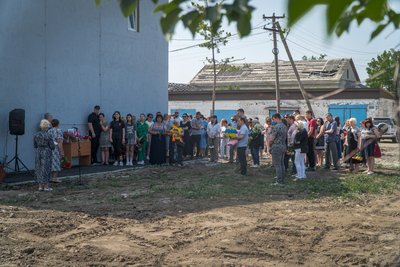 "Ніколи не пробачу росіянам смерть Лізи": у Підгородному провели панахиду на річницю атаки армії РФ