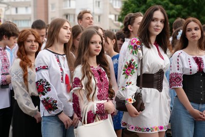 "Марш подяки": фоторепортаж з ходи випускників у Черкасах "Марш подяки": фоторепортаж з ходи випускників у Черкасах
