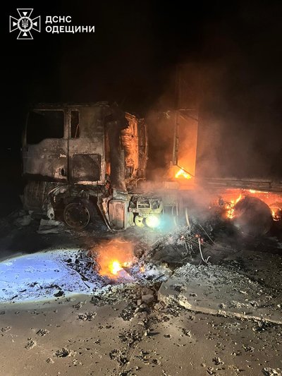 РФ ударила ракетами по портовій інфраструктурі на Одещині, загинули 7 людей, є поранені РФ ударила ракетами по портовій інфраструктурі на Одещині, загинули 7 людей, є поранені