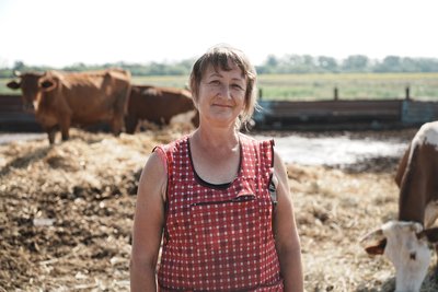 Працівниця пошкодженої «Шахедами» ферми у Лозівському районі Людмила Сараєва Працівниця пошкодженої «Шахедами» ферми у Лозівському районі Людмила Сараєва