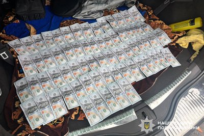 За 10 тисяч доларів обіцяли переправити за кордон: на Вінниччині затримали військового та двох чоловіків За 10 тисяч доларів обіцяли переправити за кордон: на Вінниччині затримали військового та двох чоловіків