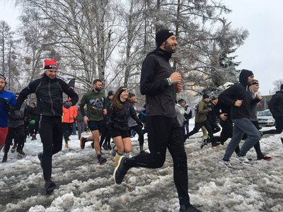 У Києві відбувається благодійний забіг на підтримку "азовців"