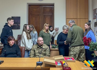 У Житомирі родинам загиблих військових передали державні нагороди У Житомирі родинам загиблих військових передали державні нагороди