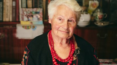 Спогади про Голодомори та погріб-музей. "Баба Єлька" презентувала дев'яту серію циклу про громади Кіровоградщини