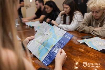Містить історичні будівлі, памʼятки, заклади харчування. У Дніпрі презентували новий путівник по місту Містить історичні будівлі, памʼятки, заклади харчування. У Дніпрі презентували новий путівник по місту